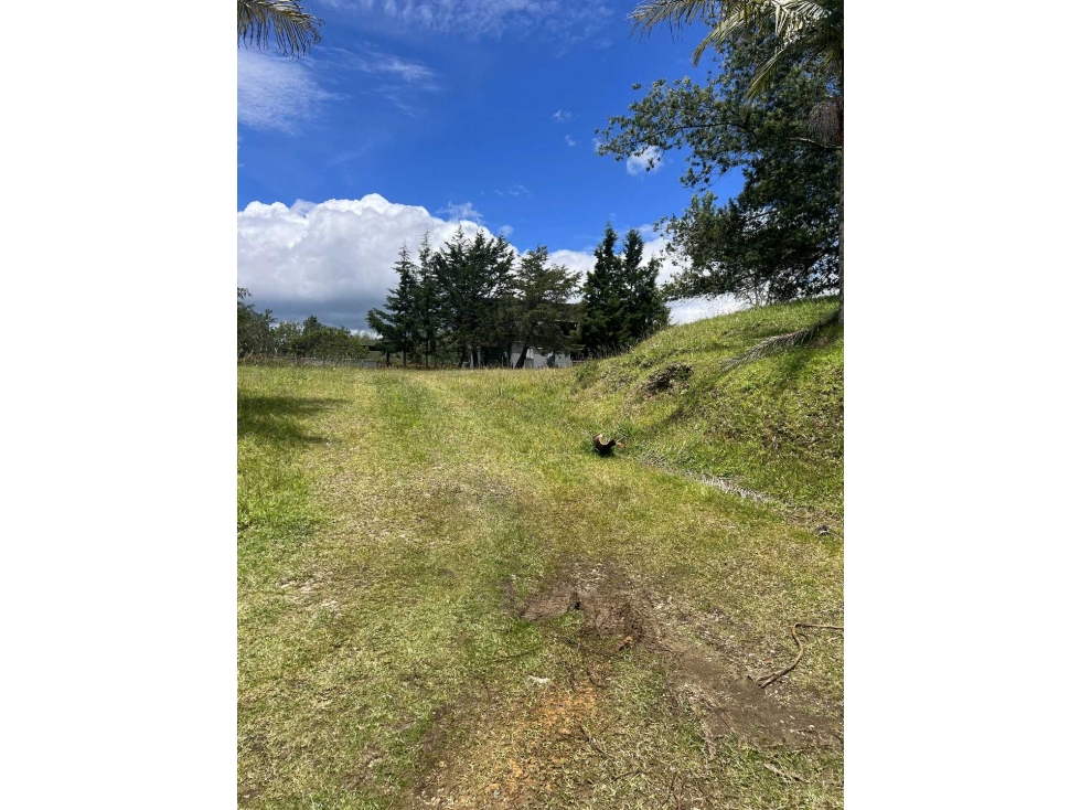 LOTE EN VENTA ALTO DE LAS PALMAS. Unidad cerrada. — foto 4
