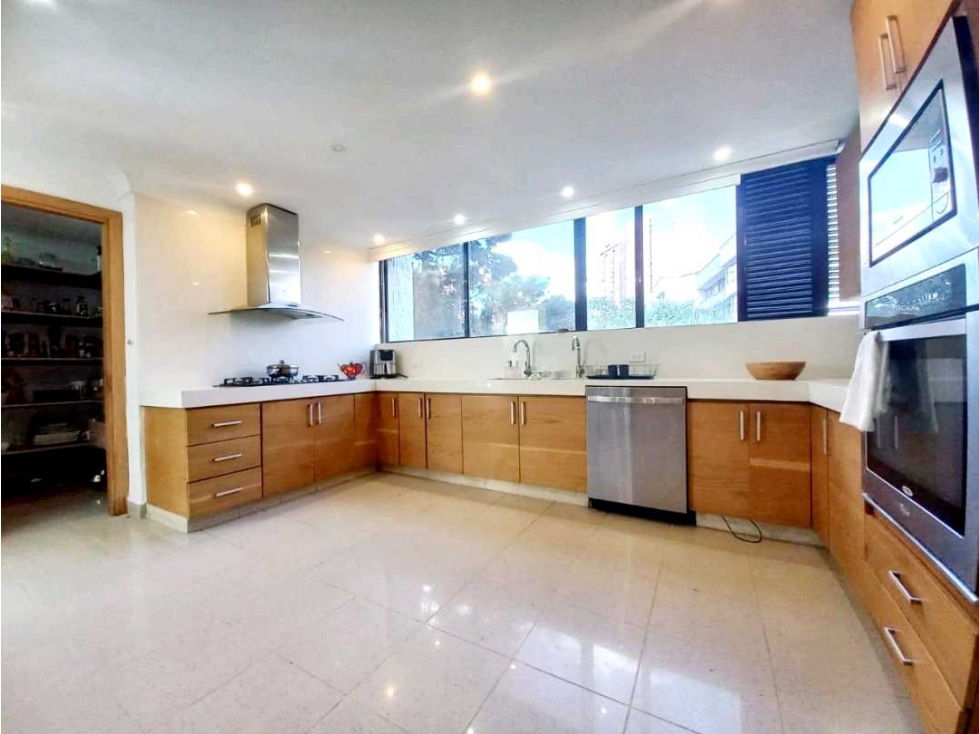APARTAMENTO EN VENTA MEDELLÍN EL POBLADO LOMA DE LOS GONZÁLES. Dúplex — foto 2