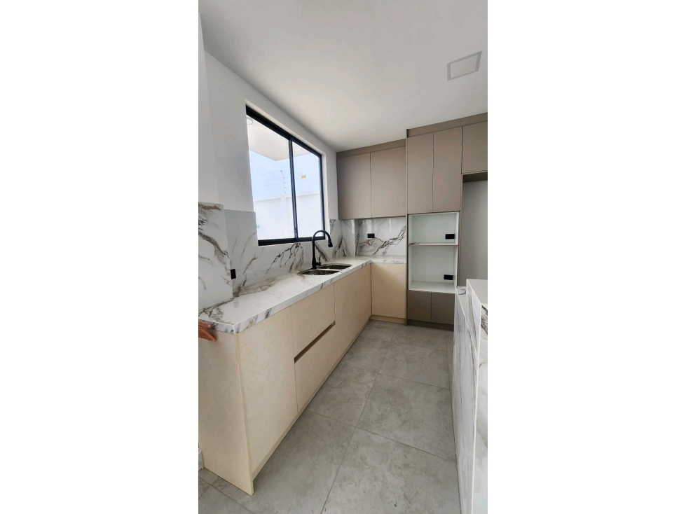 En Venta Casa Independiente con Piscina en Manta Sector Sur — foto 3