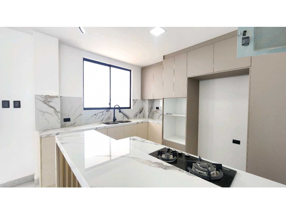 En Venta Casa Independiente con Piscina en Manta Sector Sur — foto 4