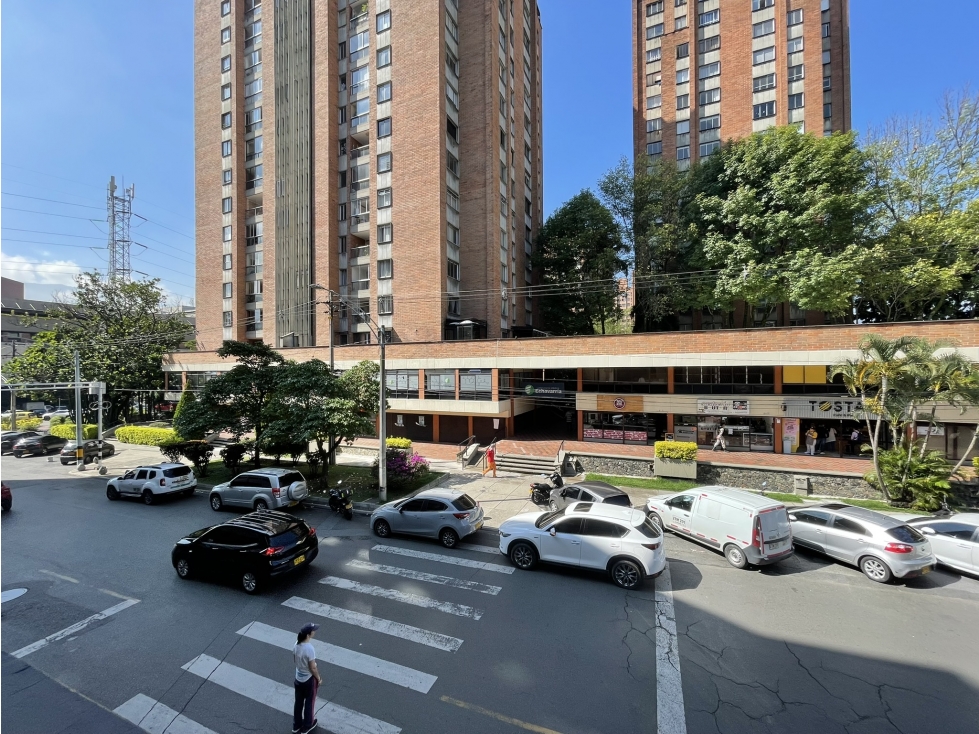 OFICINA EN VENTA EN SECTOR SURAMERICANA LAURELES