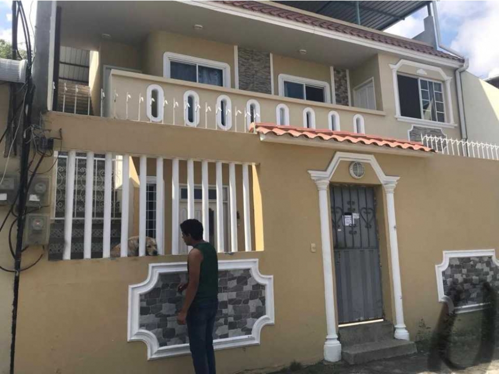 DE OPORTUNIDAD VIVIENDA TRIFAMILIAR EN LA PARROQUIA TARQUI