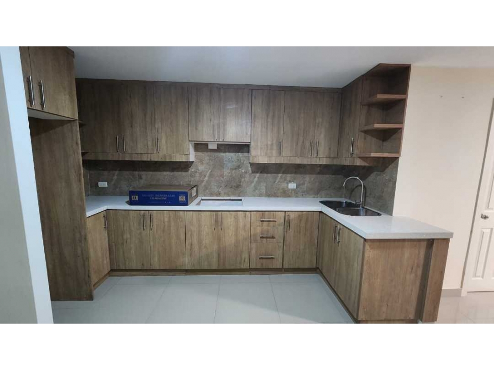 Vivienda en venta dentro de urbanización cerrada en la zona norte
