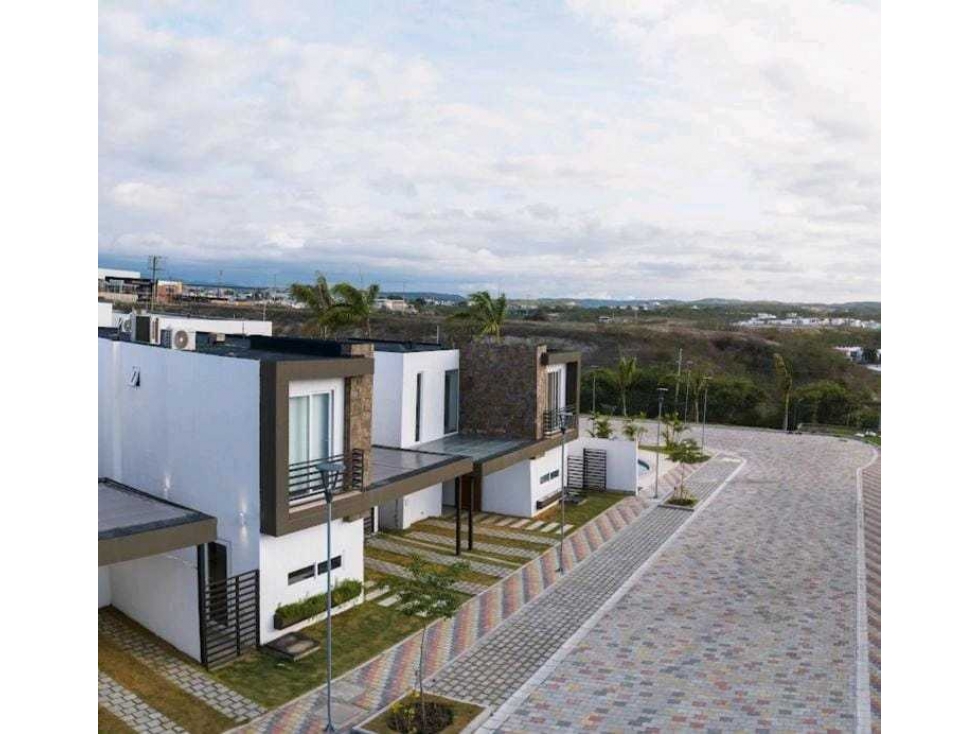 Hermosa vivienda en venta dentro de urb. al sur de Manta VBRAVO