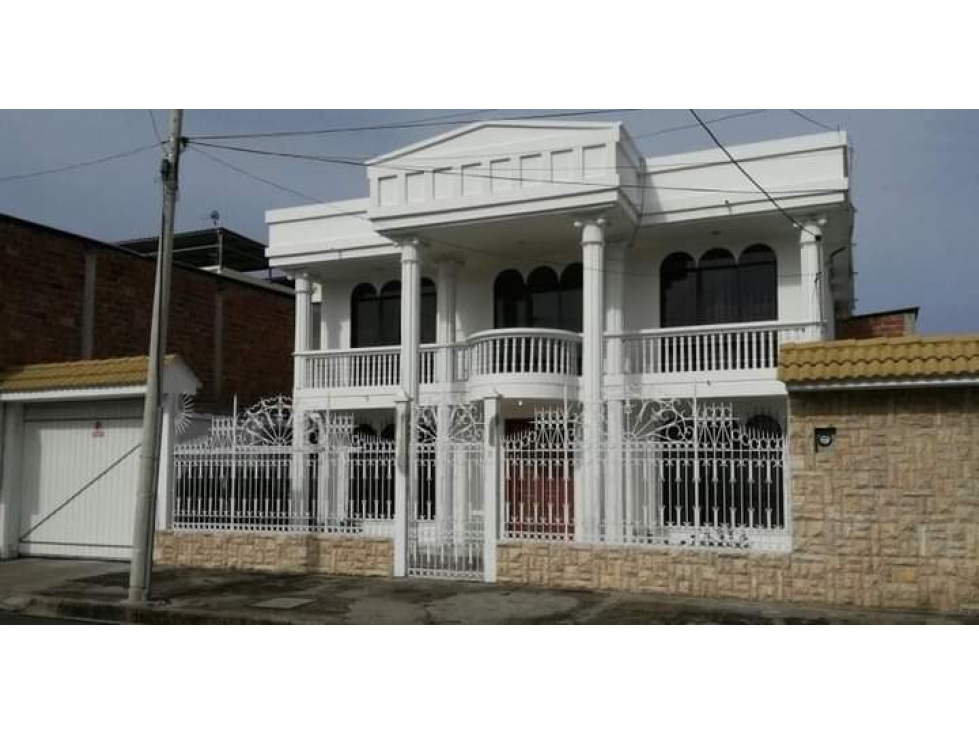 Casa independiente av. Flavio Reyes Mall del Pacífico Manta LVSA