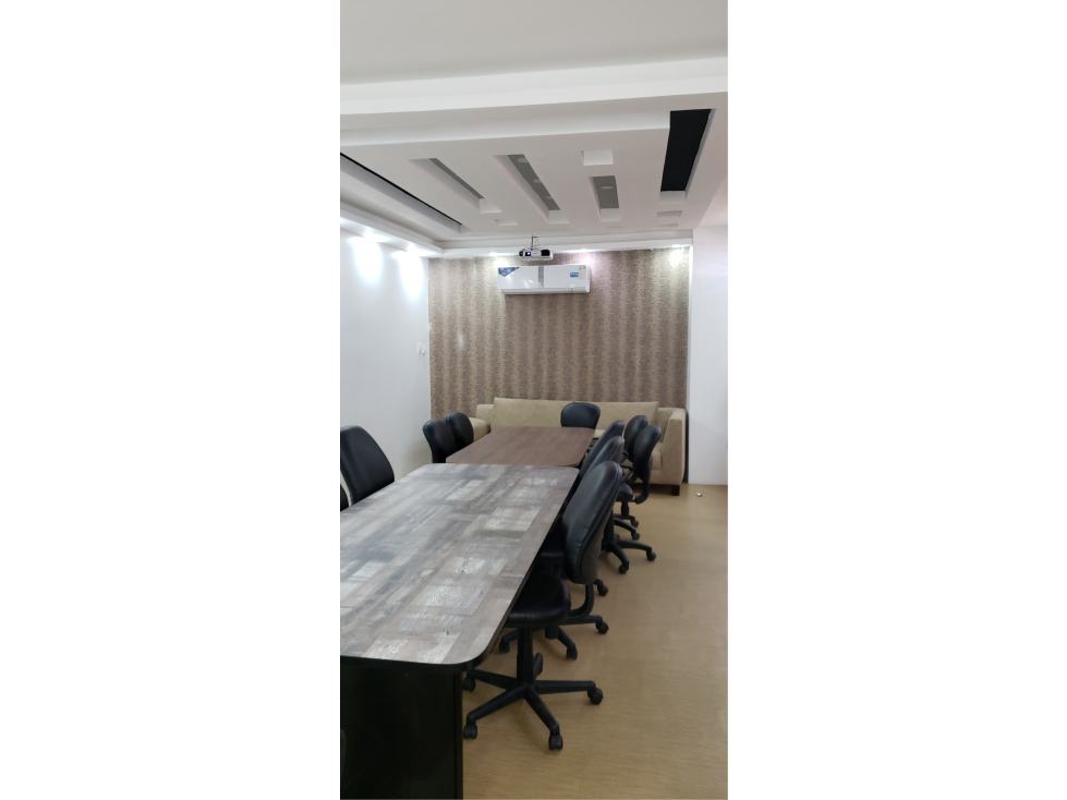 Edificio rentero en avenida principal 4 de Noviembre Manta LVSA