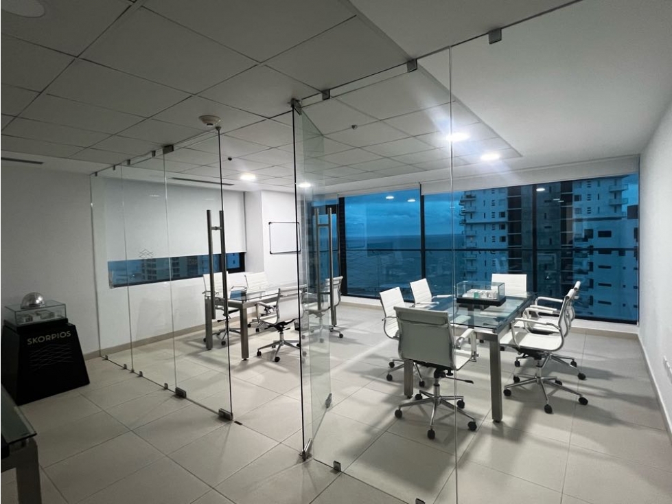 Se vende oficina 74.90m2 en Manta Business Center LVSA - 2