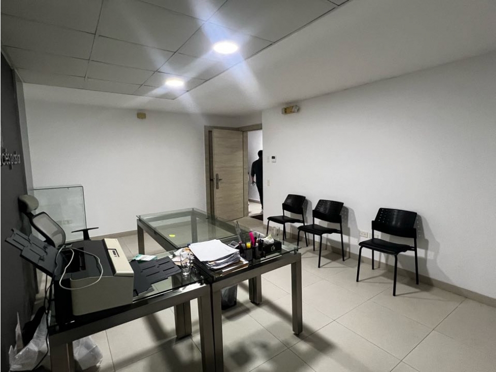 Se vende oficina 74.90m2 en Manta Business Center LVSA - 3