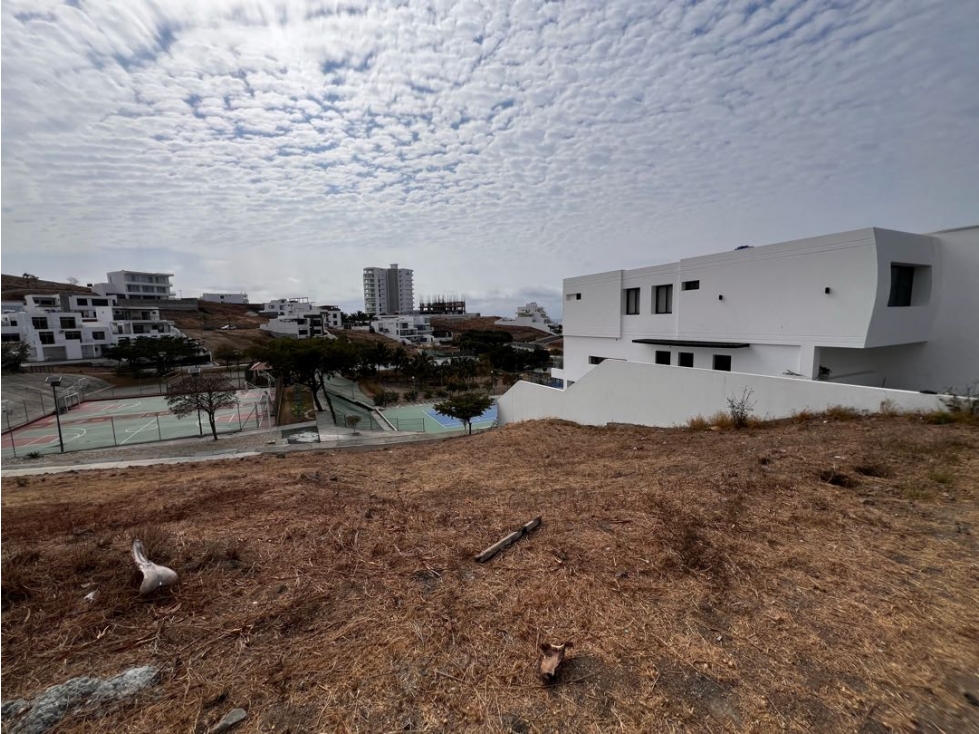 Terreno bifamiliar en urbanización Ciudad del Mar LVSA