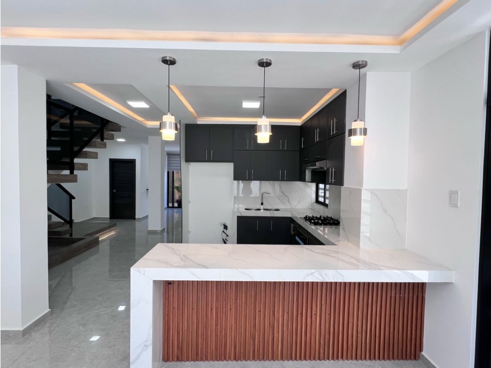 Casa independiente con piscina en zona sur Manta sector Gavilanes