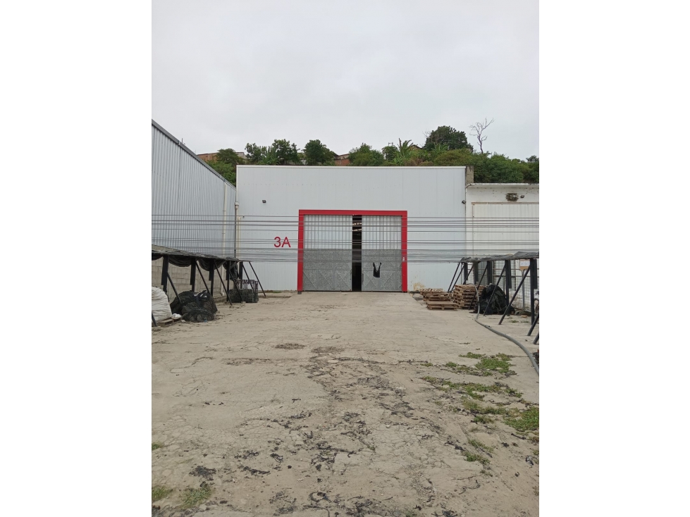 Galpon-Bodega en parque industrial comercial Manta LVSA - 1