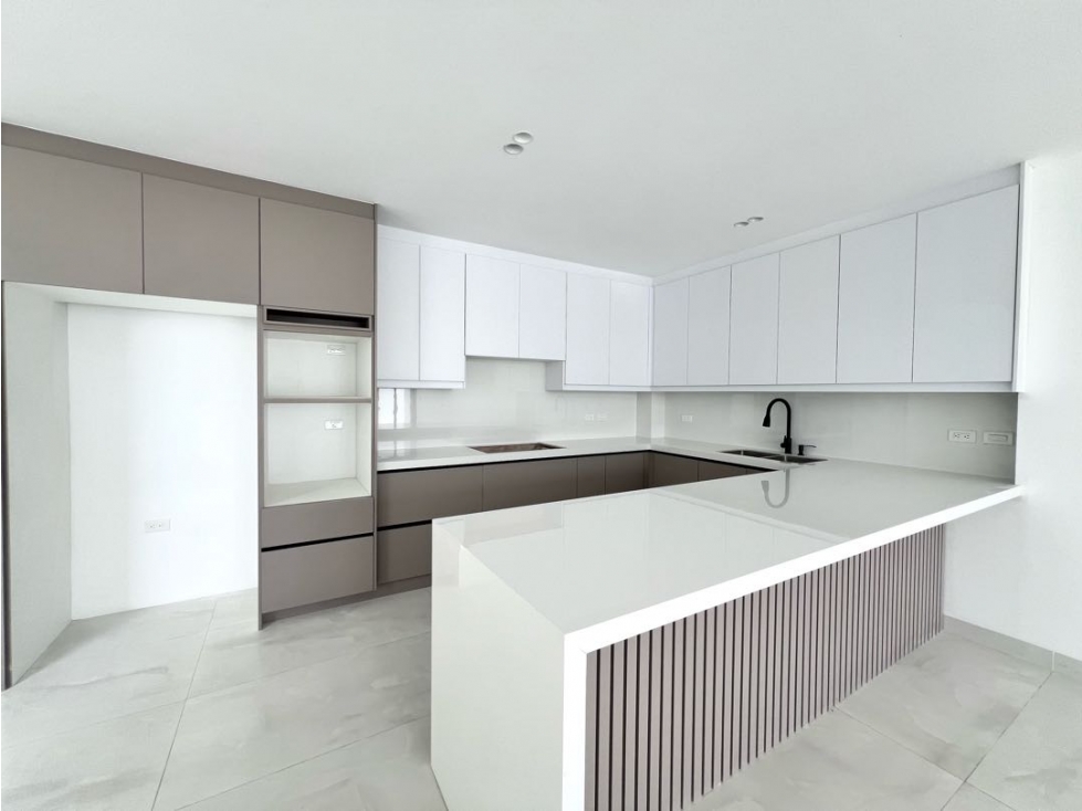 Casa 3 dormitorios urbanización Ciudad Del Mar Manta LVSA