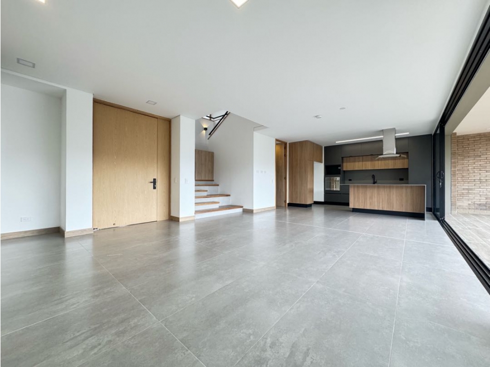 HERMOSA CASA EN VENTA UBICADA EN RIONEGRO VIA SAJONIA — foto 2
