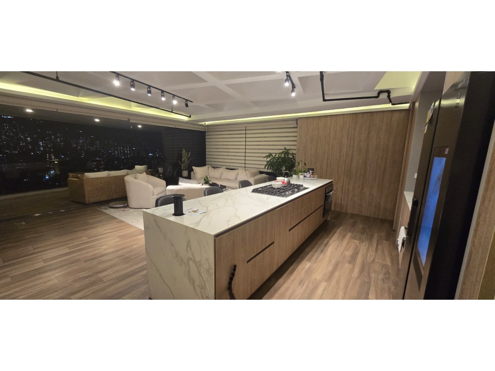 VENTA APARTAMENTO ALTOS DEL POBLADO, PISO ALTO, VISTA CIUDAD.