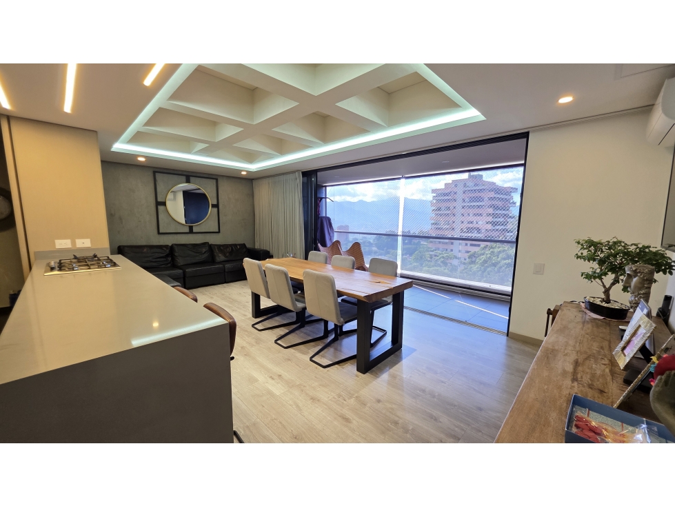 VENTA APARTAMENTO EN ALTOS DEL POBLADO, MEDELLÍN. PISO ALTO