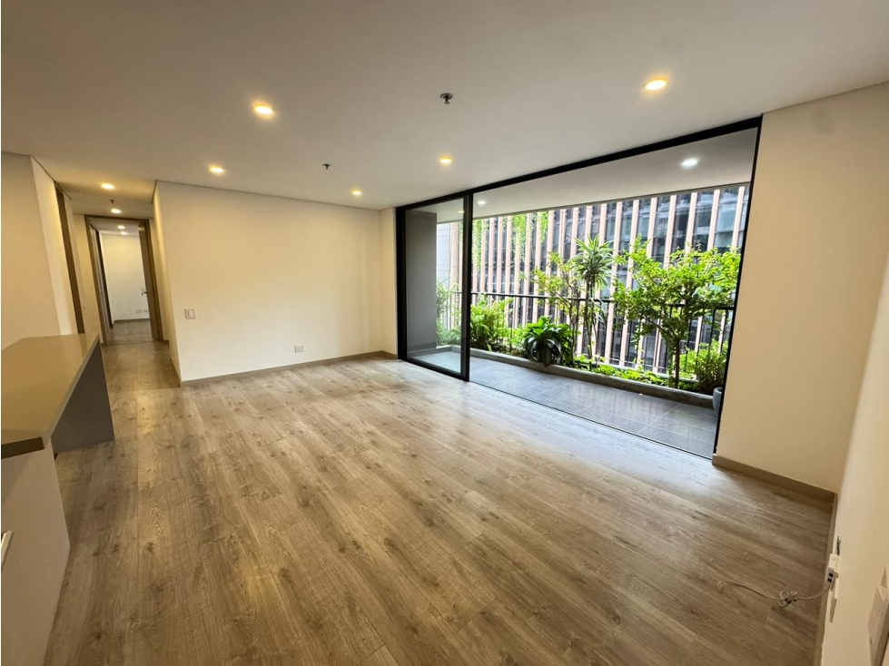 VENTA APARTAMENTO ALTOS DEL POBLADO, PISO ALTO. — foto 2