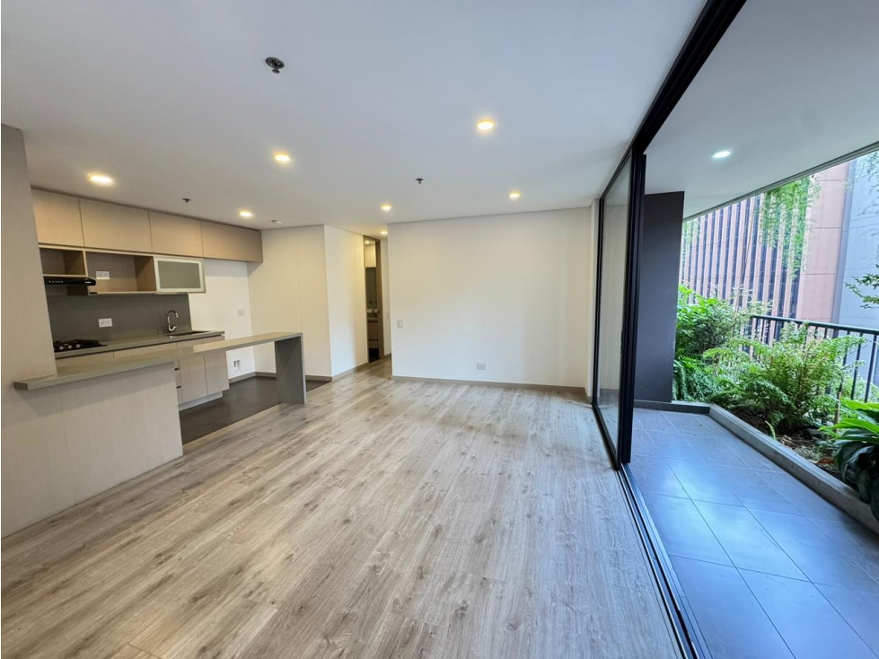 VENTA APARTAMENTO ALTOS DEL POBLADO, PISO ALTO. — foto 3