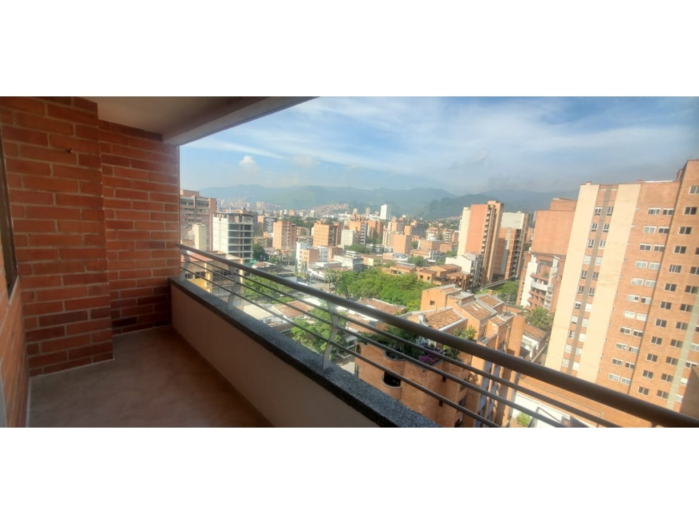 LAURELES APTO DE 98MTS PISO CON EXCELENTE VISTA UNIDAD COMPLETA