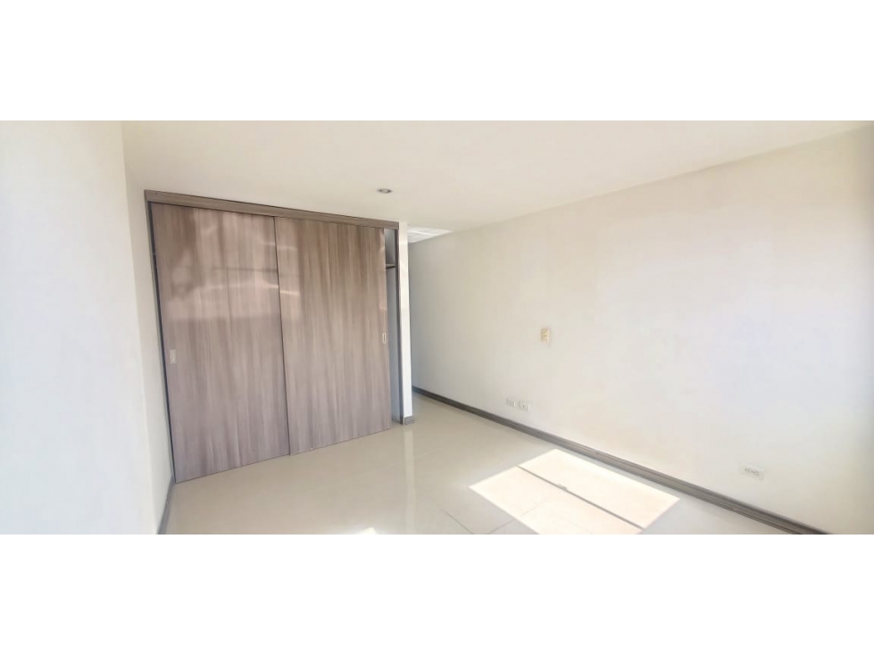 LAURELES APTO DE 98MTS PISO CON EXCELENTE VISTA UNIDAD COMPLETA — foto 5