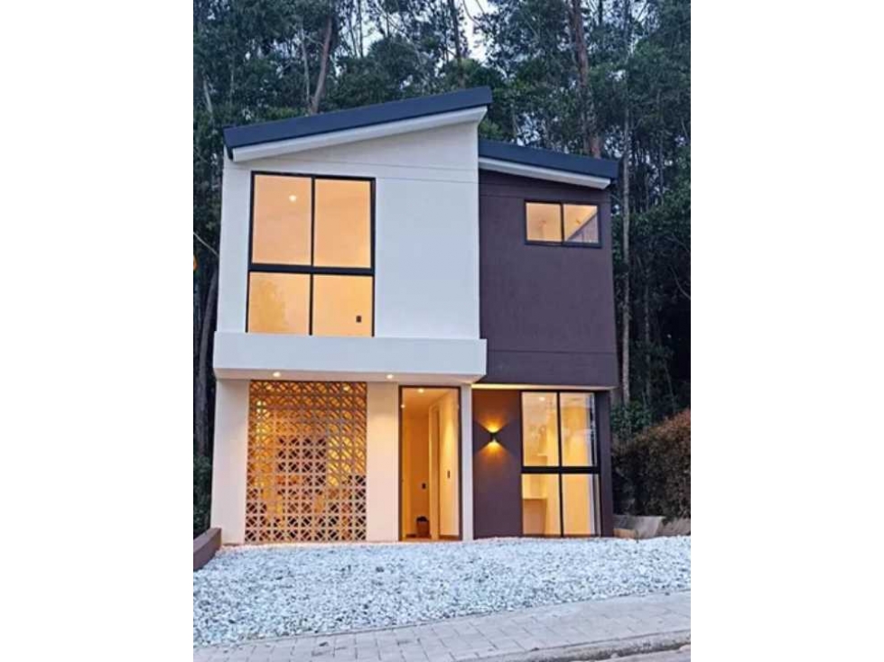 VENDO HERMOSA CASA EN CONDOMINIO, RIONEGROG UNIDAD CERRADA SIN JARDIN