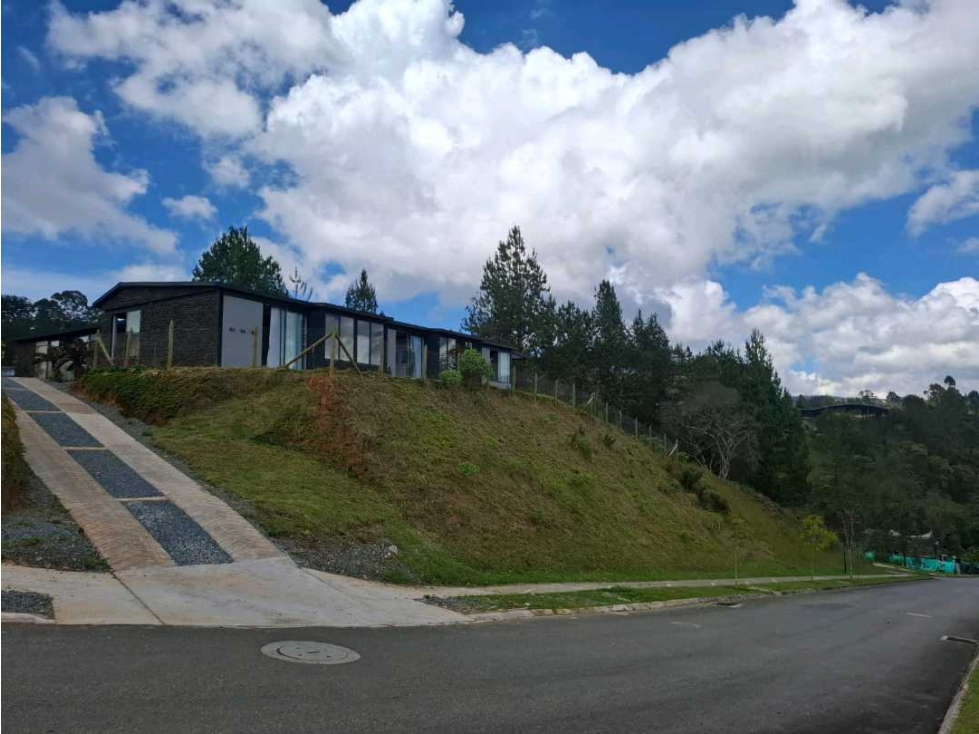 Venta Casa en Altos del Escobero - Envigado — foto 2