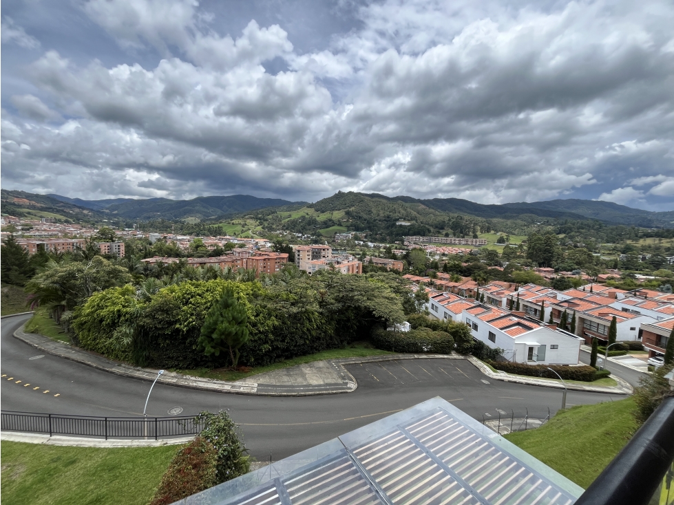 APARTAMENTO EN EL RETIRO CON VISTA — foto 3