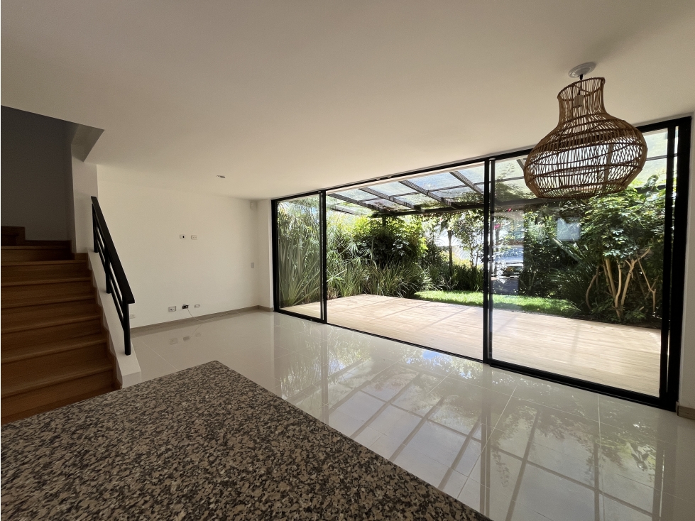 ARRIENDO CASA EN EL RETIRO-SECTOR PURO CUERO