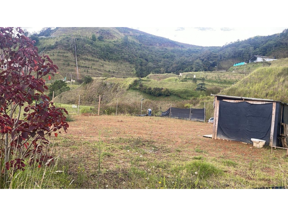 VENTA DE UN ESPECTACULAR LOTE EN EL RETIRO ANT.
