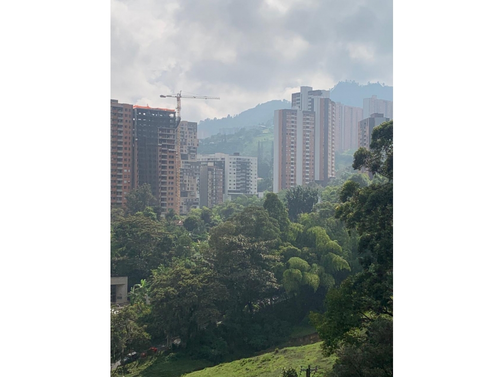 VENTA DE APARTAMENTO EN SABANETA A UNA CUADRA DEL PARQUE
