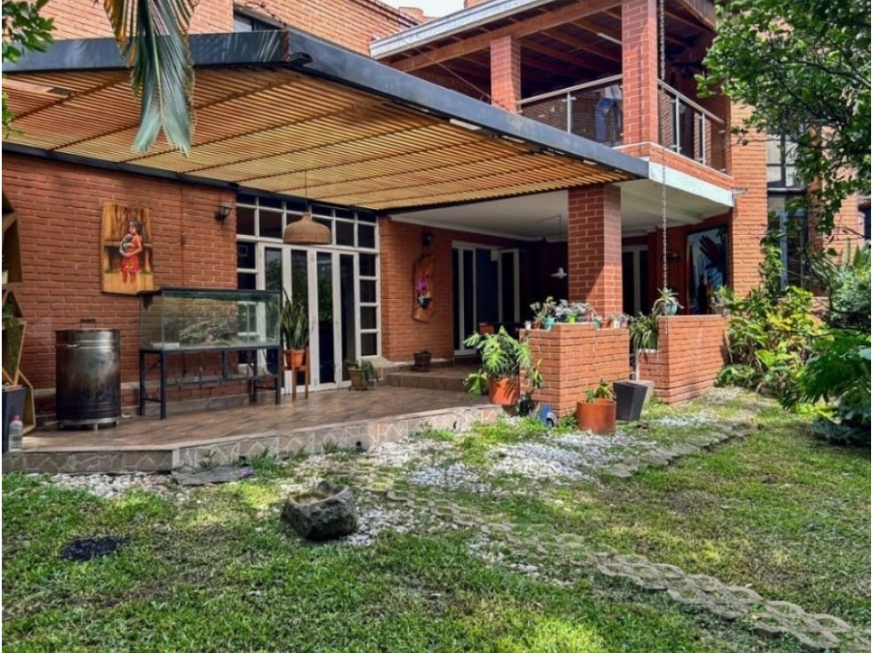 CASA PARA LA VENTA EN EL POBLADO