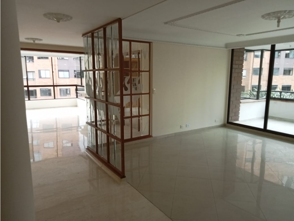 VENTA APARTAMENTO EN EL POBLADO CERCA A LA CLINICA MEDELLIN — foto 2