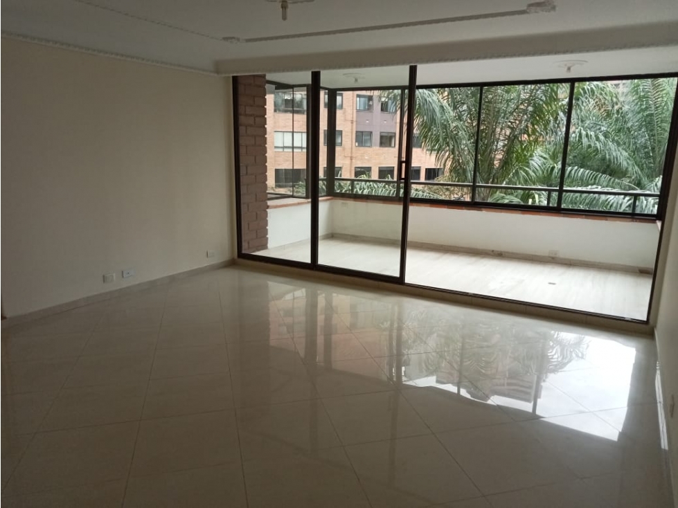 VENTA APARTAMENTO EN EL POBLADO CERCA A LA CLINICA MEDELLIN — foto 3