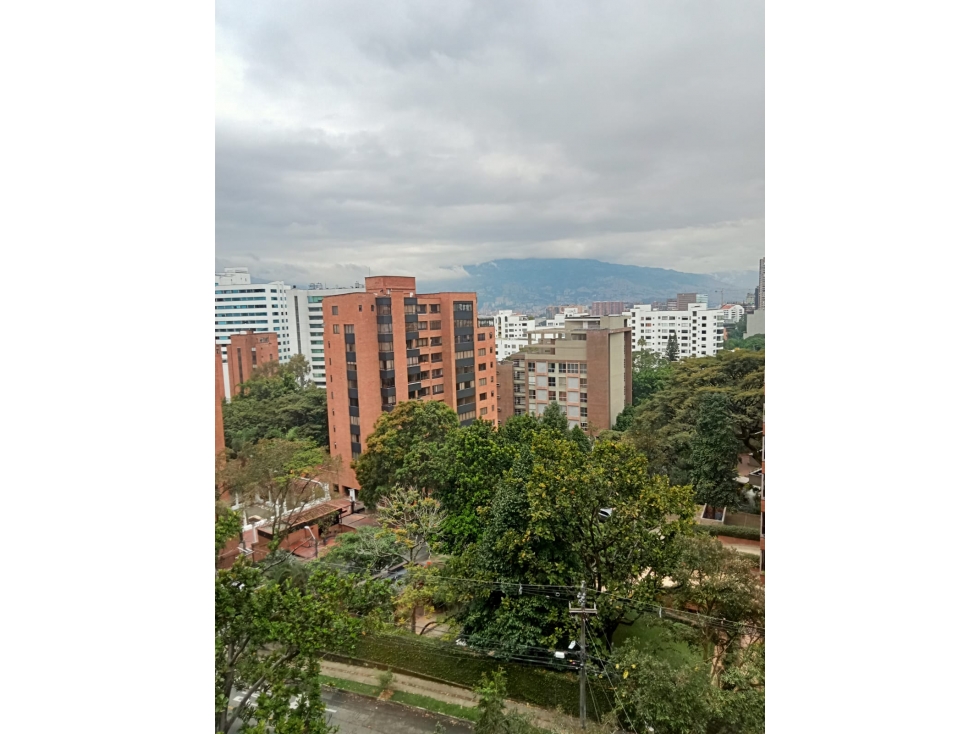 VENTA APARTAMENTO EN EL POBLADO A UNA CUADRA DE LA MILLA DE ORO — foto 2
