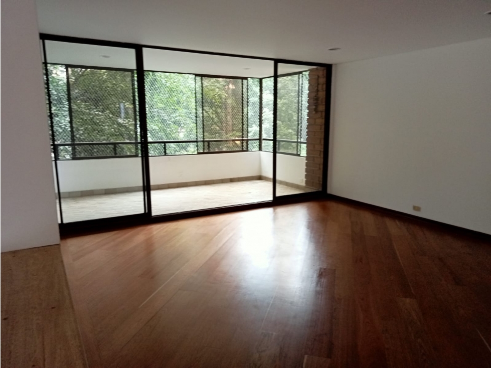 VENTA APARTAMENTO EN EL POBLADO A UNA CUADRA DE LA MILLA DE ORO — foto 3