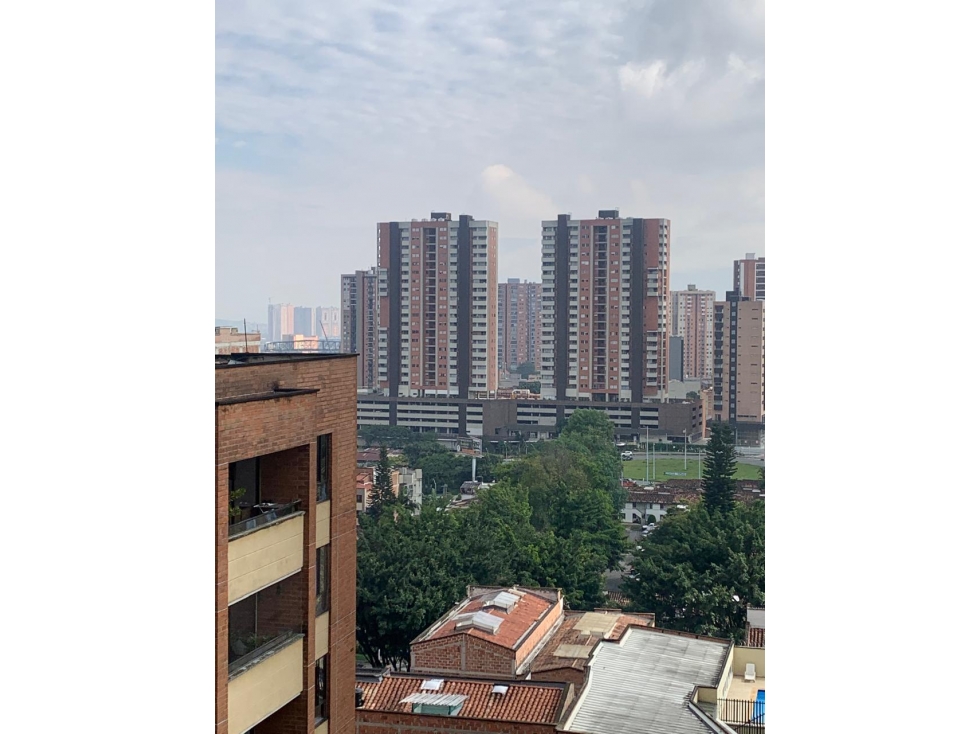 VENTA DE APARTAMENTO EN SABANETA A UNA CUADRA DEL PARQUE — foto 2