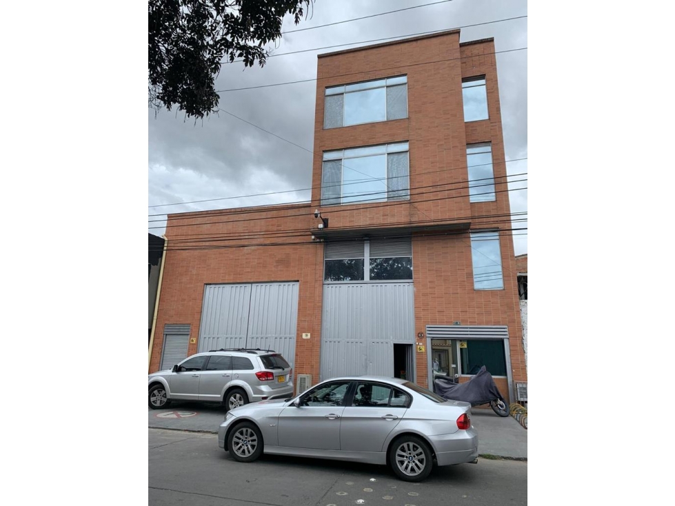OPORTUNIDAD DE INVERSIÓN BODEGA Y LOCAL EN TOBERIN