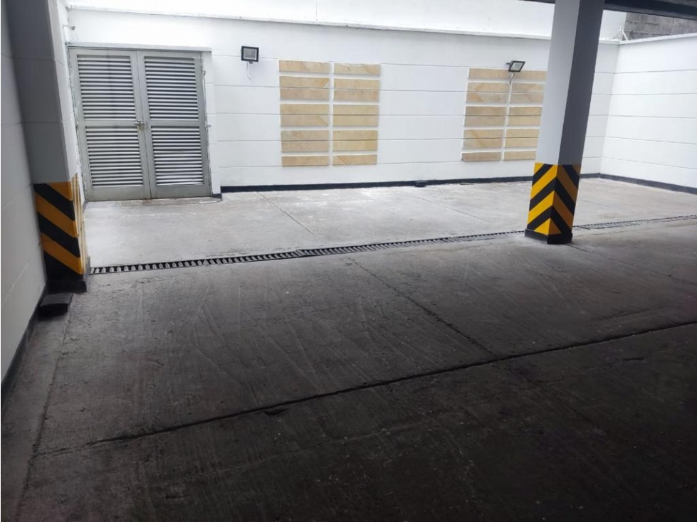 EDIFICIO EN VENTA EN SANTA BARBARA BOGOTA — foto 2