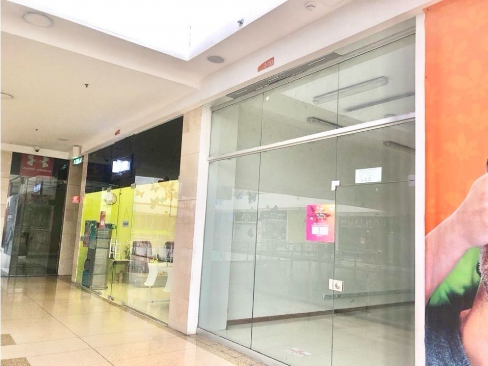 Se vende o arrienda local en Centro Comercial Santafé, Bogotá