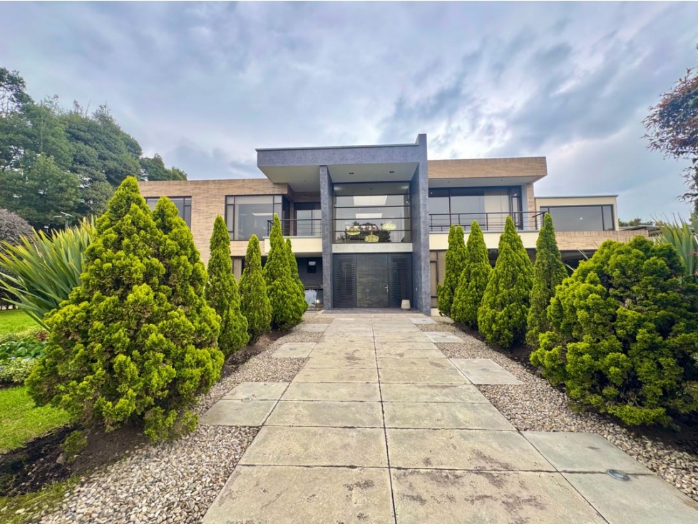 Se vende espectacular casa en Guaymaral