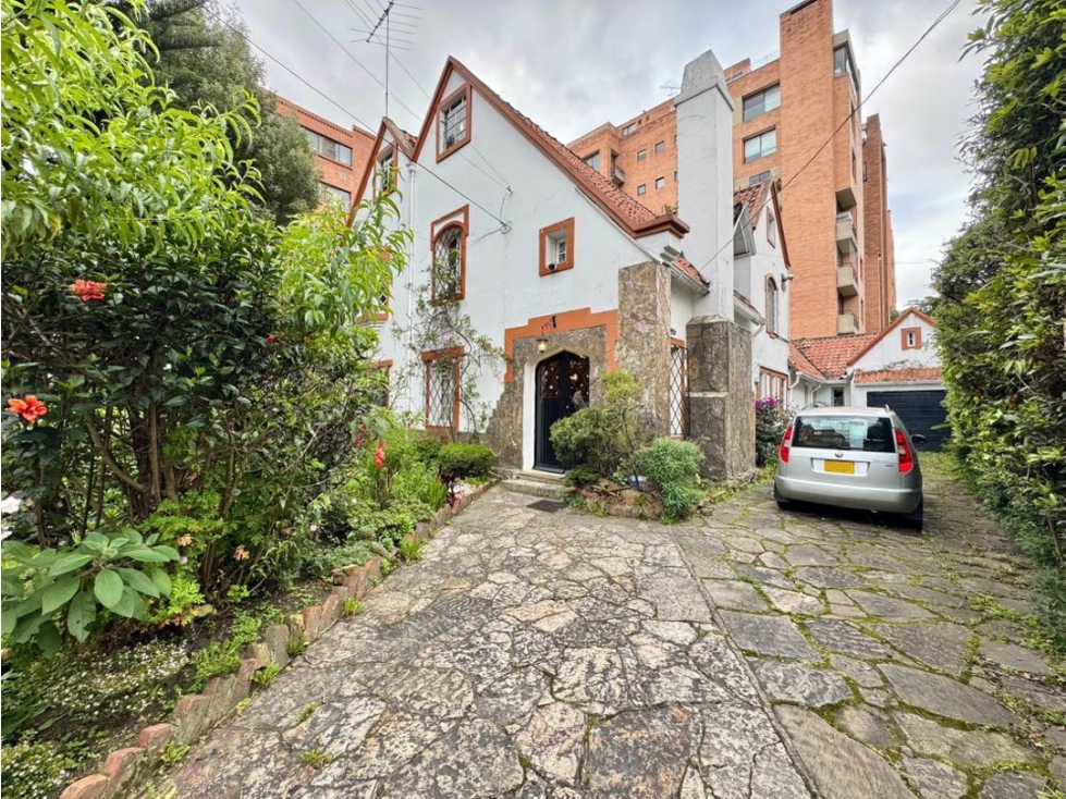 Se vende hermosa casa en Los Rosales