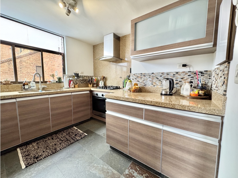 Se vende apartamento remodelado en Chapinero Alto — foto 4