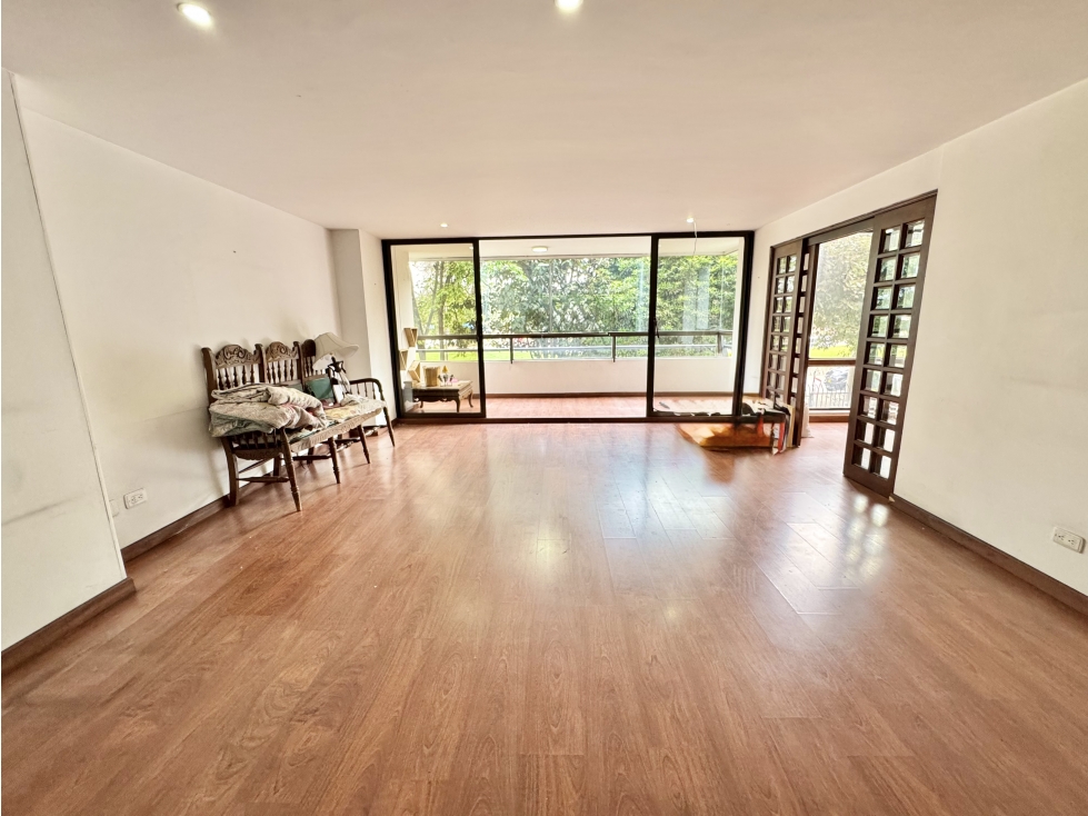 Se vende apartamento para remodelar en Multicentro