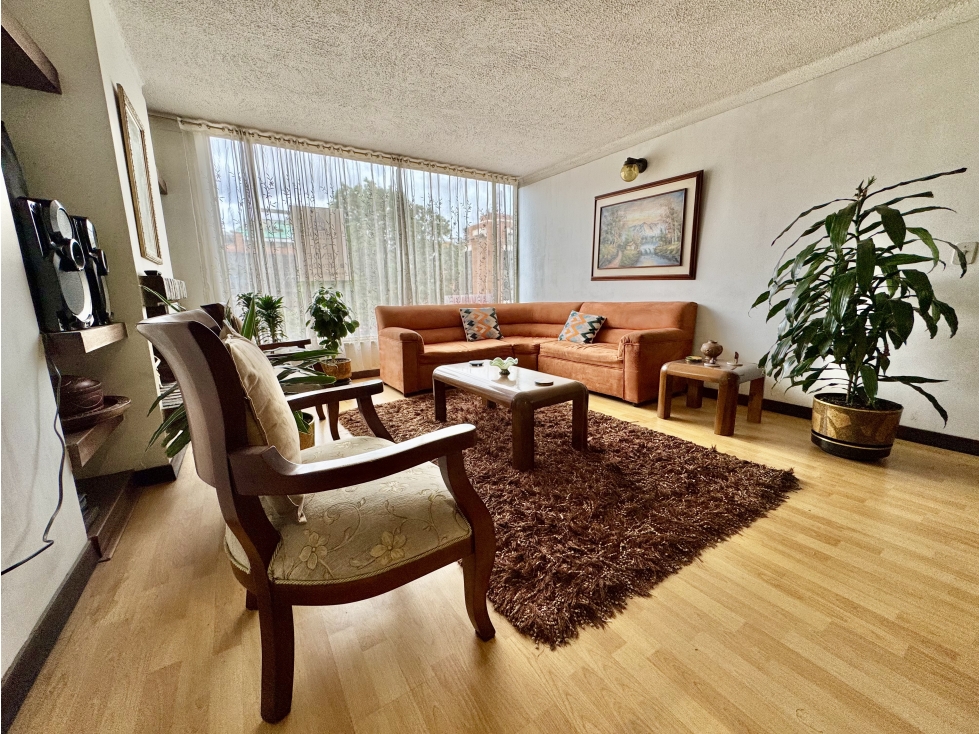 Iluminado apartamento en Santa barbara para remodelar