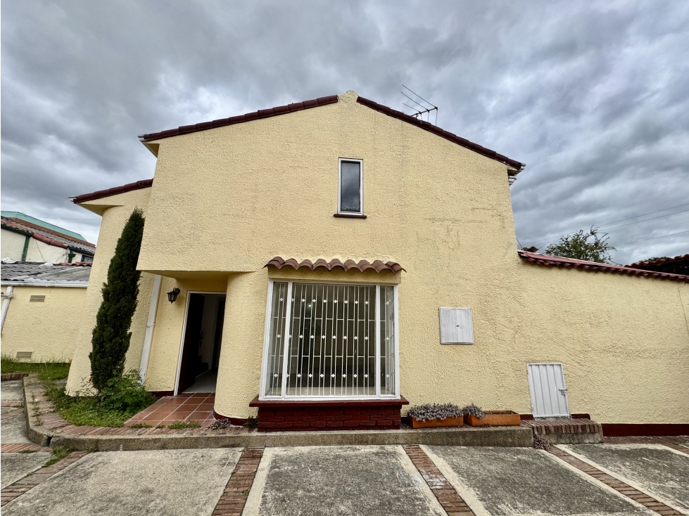 Casa en Cedritos con Local