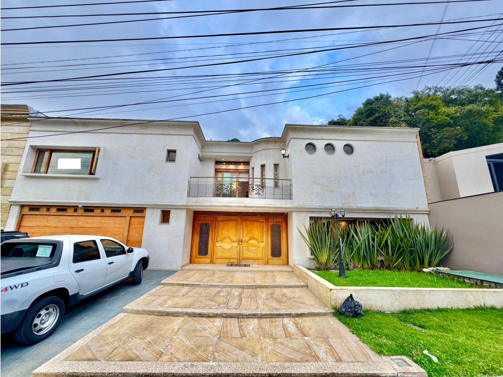 Espectacular Casa en Santa Ana Oriental