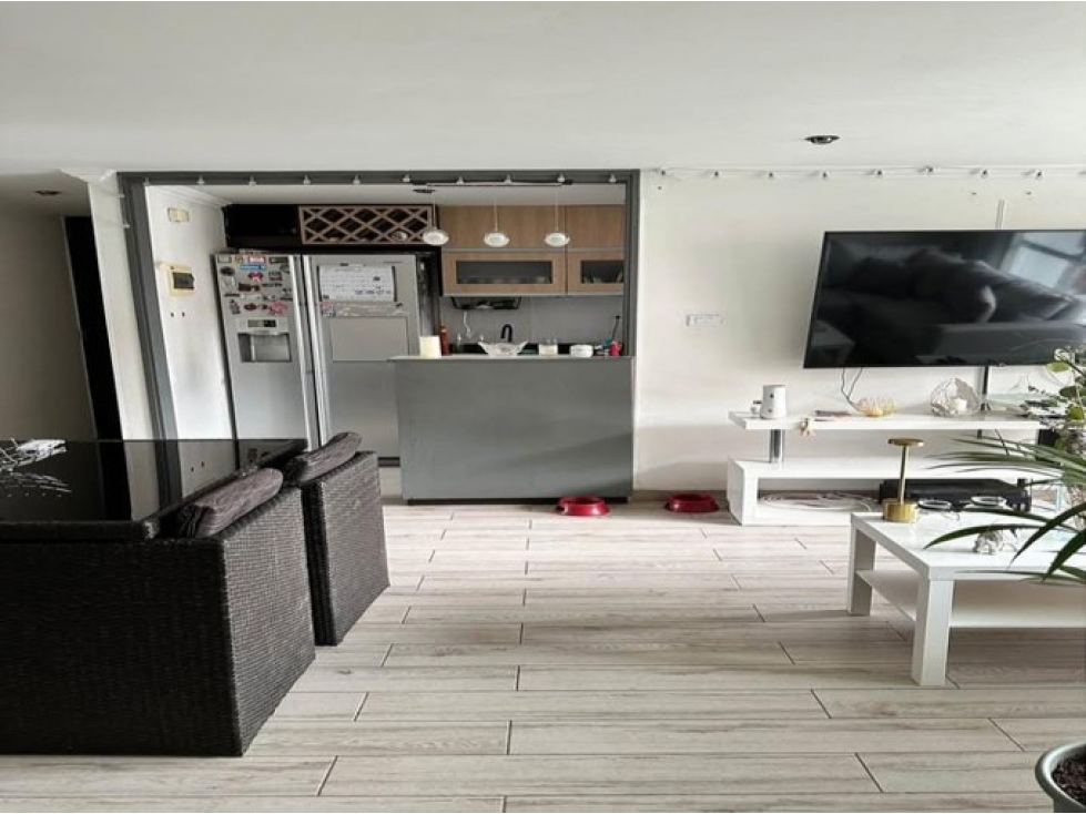 Apartamento En Venta En Loma De Los Bernal - 2