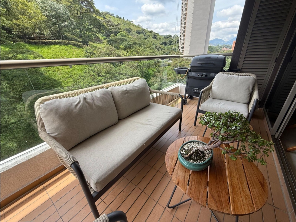 Apartamento En Venta Loma De Los Bernal