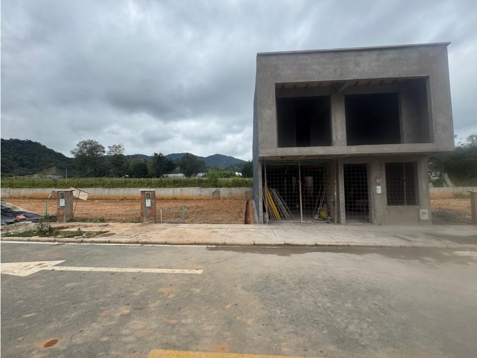 VENDO LOTE EN LA CEJA - SECTOR EL TAMBO