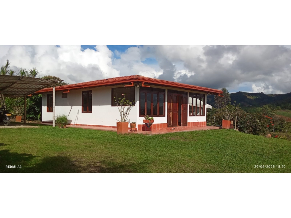 Vendo Casa Campestre en El Alto del Choco - Vía Marinilla El Peñol — foto 2