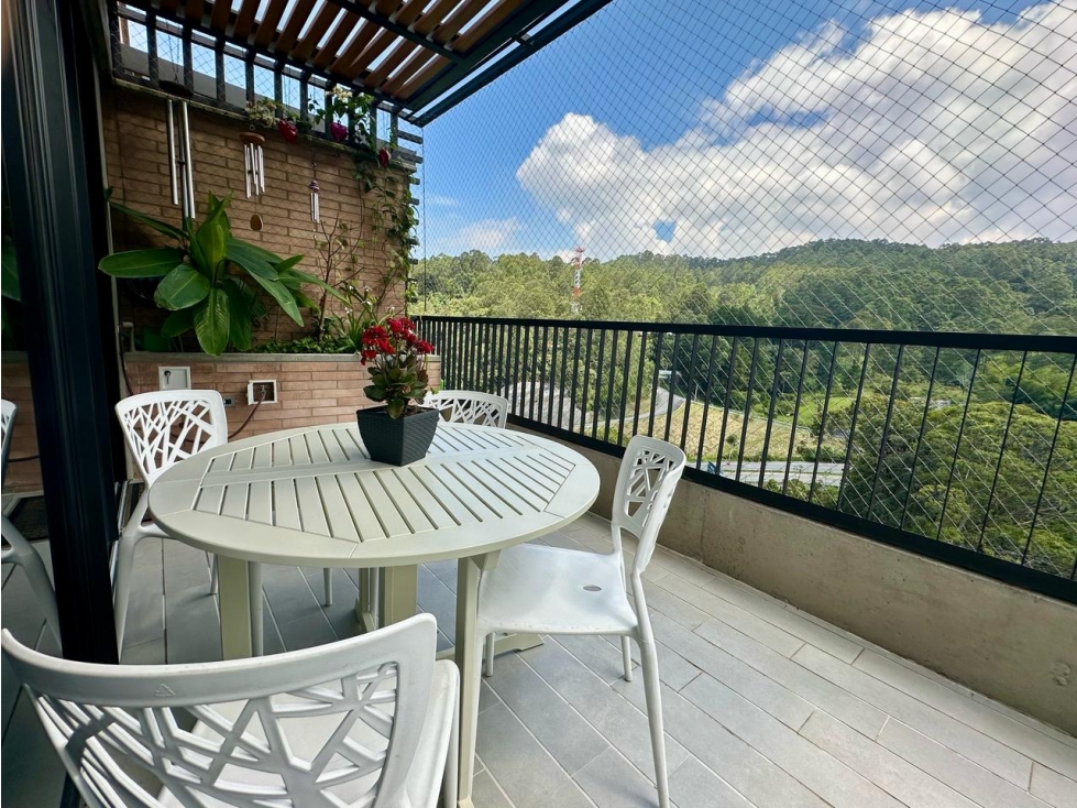 VENTA DE APARTAMENTO EN EL POBLADO EN EL ALTO DE PALMAS ULTIMO PISO!!